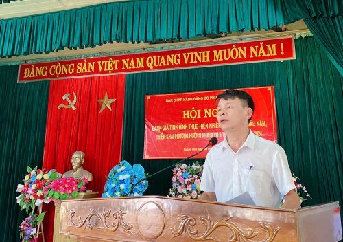 Huy hiệu Đảng 3.jpg